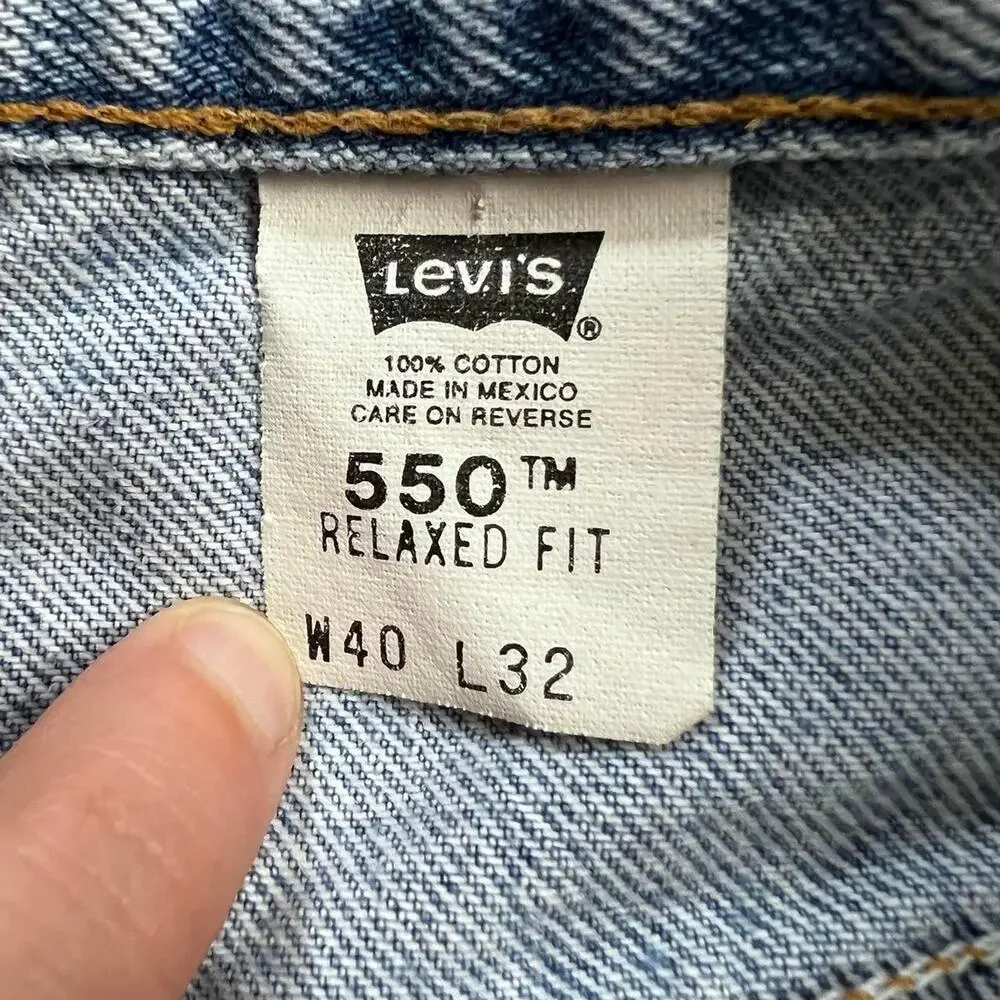 Levi’s 550 Relaxed Fit Vintage men’s size 38x31 light wash Jeans 2001